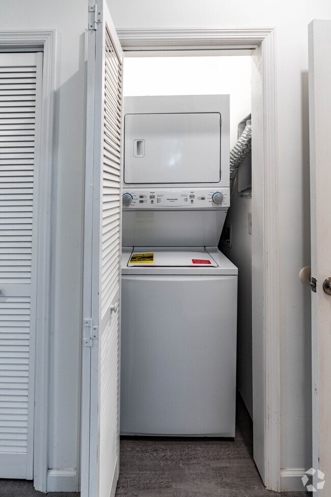 2BR-15BA-850SF - Laundry