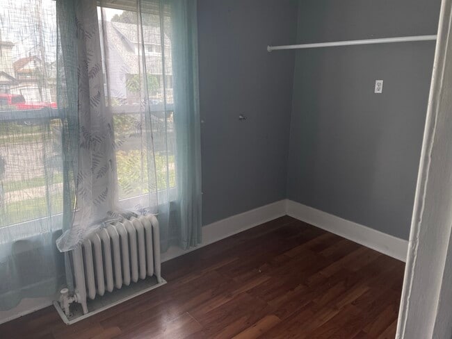 Photo - 863 Marentette Av Unit 5