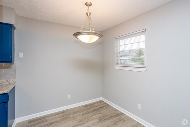2BR, 1BA - 835 SF - Dining Area