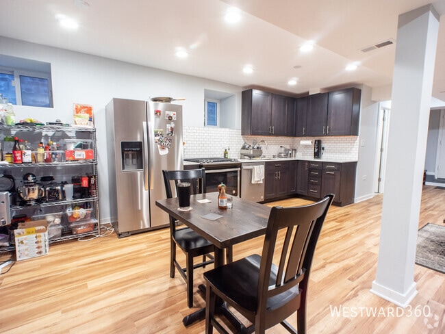 Building Photo - 2611 W Cortland St Unit G Rental