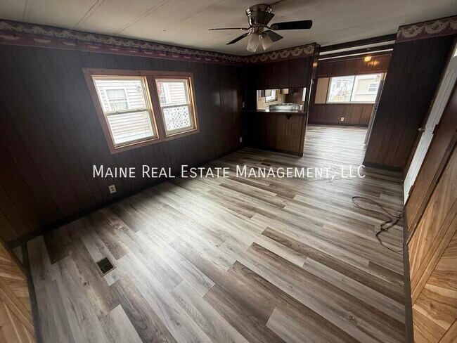 Photo - 681 Main Rd N