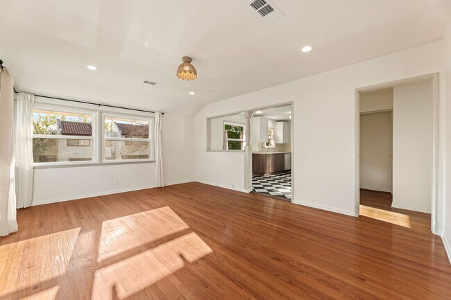 Photo - 3205 Fairesta St