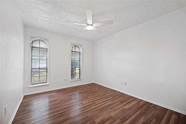 Photo - 2813 Raintree Dr