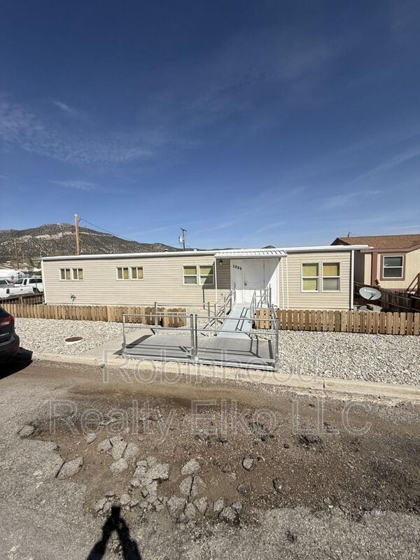 1235 Ave G