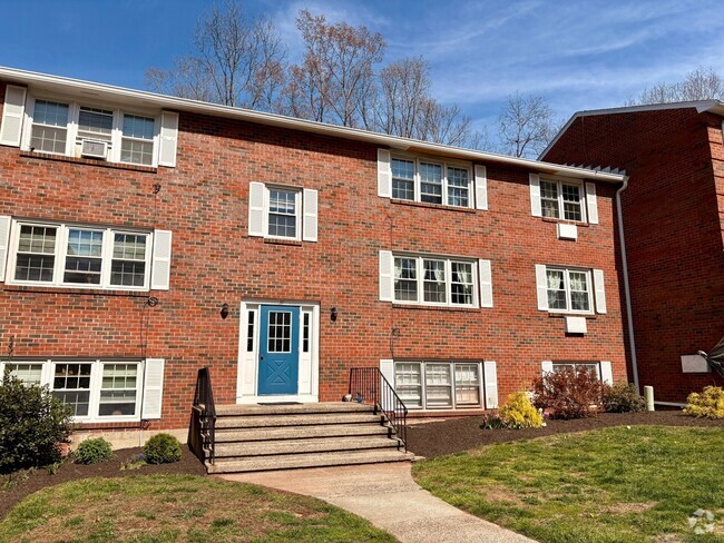Building Photo - 39 Briarwood Ln Unit APT D