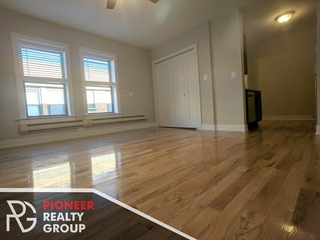 Photo - 813 W Cornelia Ave