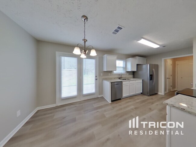 Photo - 1109 Shallowbrook Trail S