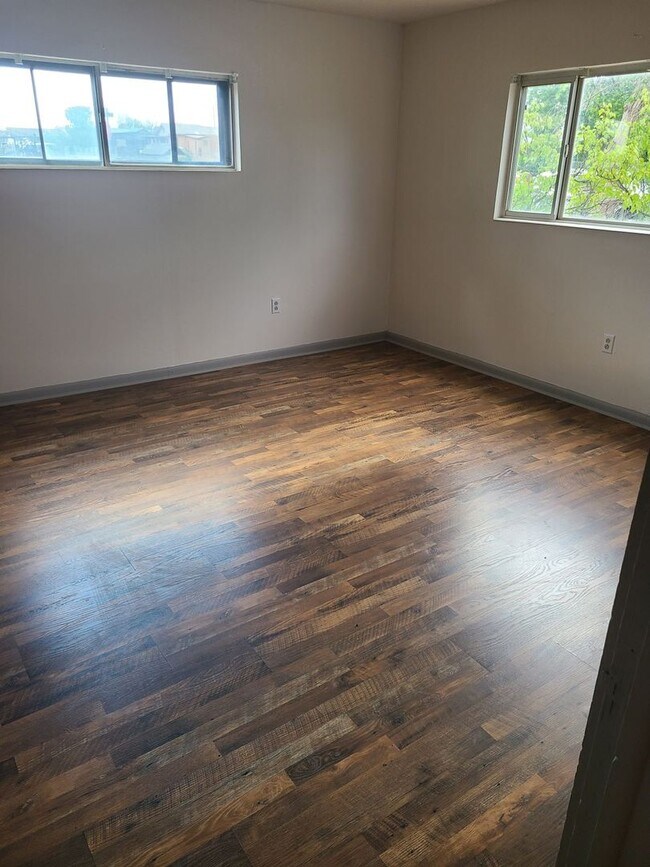 Photo - 215 Elguea Ave