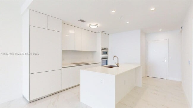 Photo - 700 NE 24th St Unit 5106