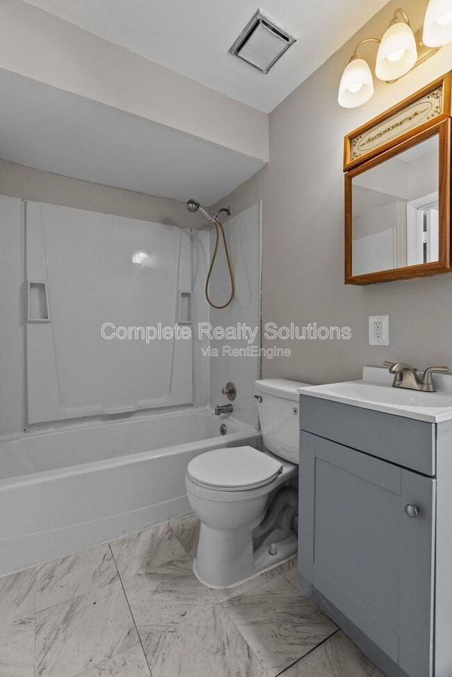 Photo - 409 Caithness Rd