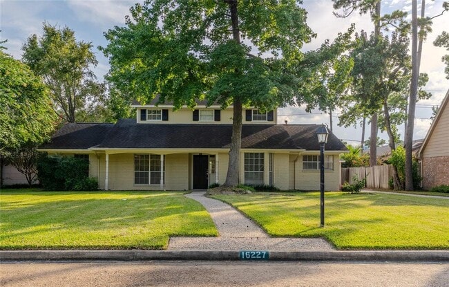 Building Photo - 16227 Southampton Dr Rental