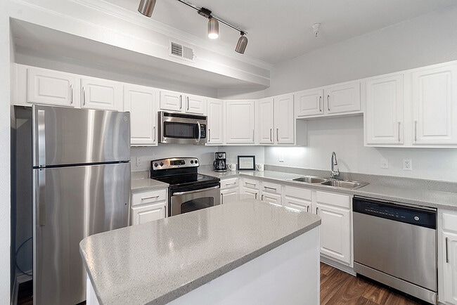 Apartamento_Cocina_007_Providence_in_The_Park_Apartments - Providence in the Park