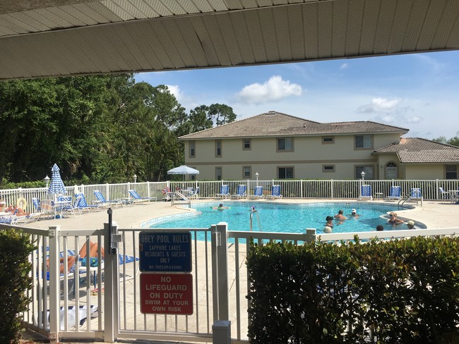 Pool in close walking distance - 655 Luisa Ln Unit 3