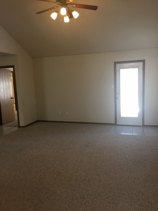 Photo - 1115 GRINNELL Cir Unit A