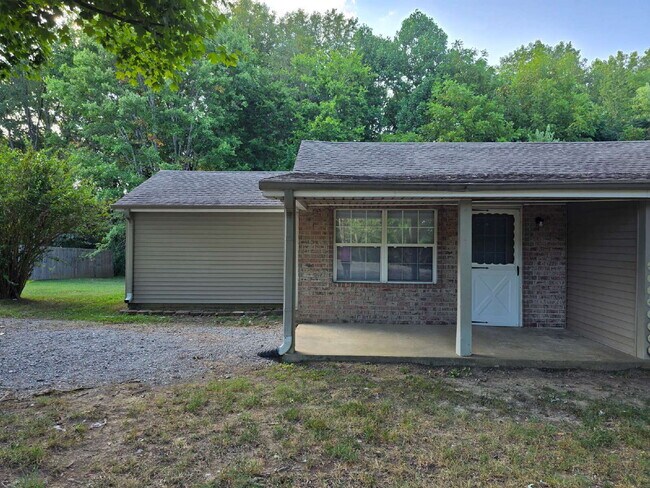 Building Photo - Recently Updated 1 BR, 1 Bath Unit B Rental
