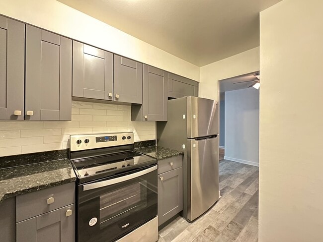 Photo - 3825 N Pine Grove Ave Unit 102