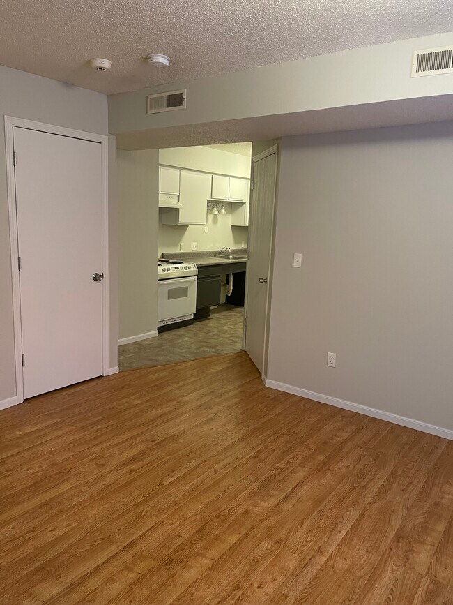 Photo - 121 E Davenport St
