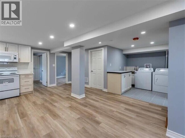 Photo - 431 E 36th St