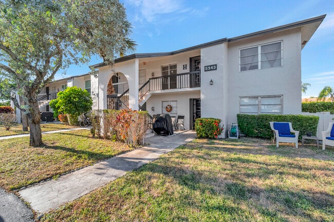 Photo - 5943 Areca Palm Ct Unit G