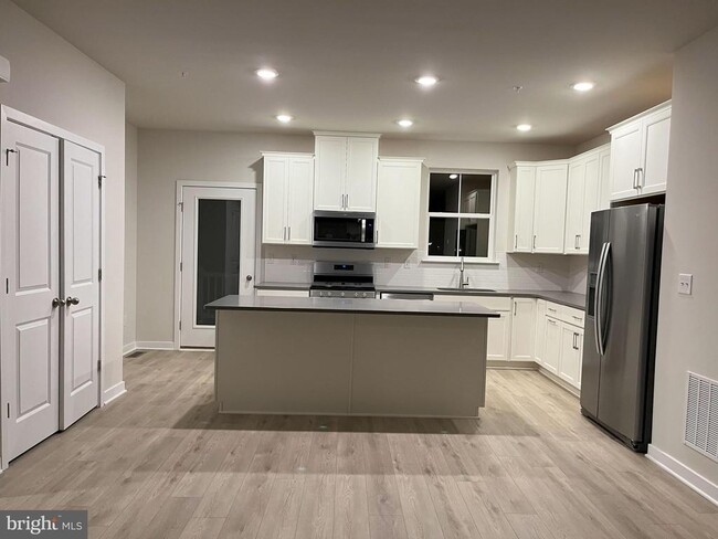 Photo - 106 Continental Wy Townhome