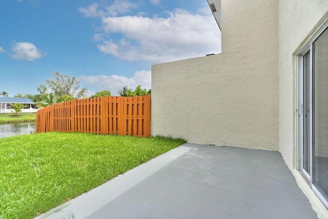 Southwest 8th Street, North Lauderdale, FL 33068 - 3 BR 2.5 BA townhouse