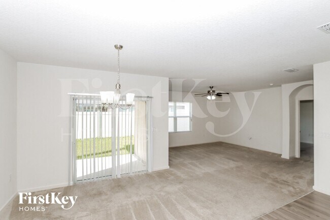 Photo - 915 Newton Cir