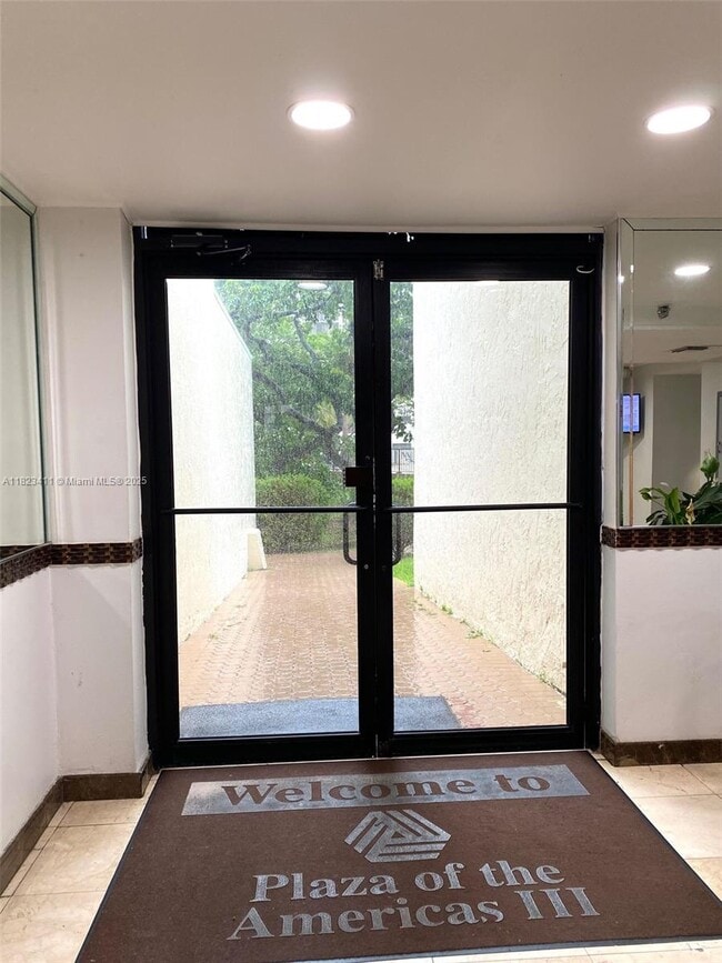 Photo - 17011 N Bay Rd Unidad 711