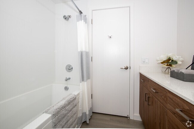 A-13 1BR, 1BA - 640SF - Bathroom