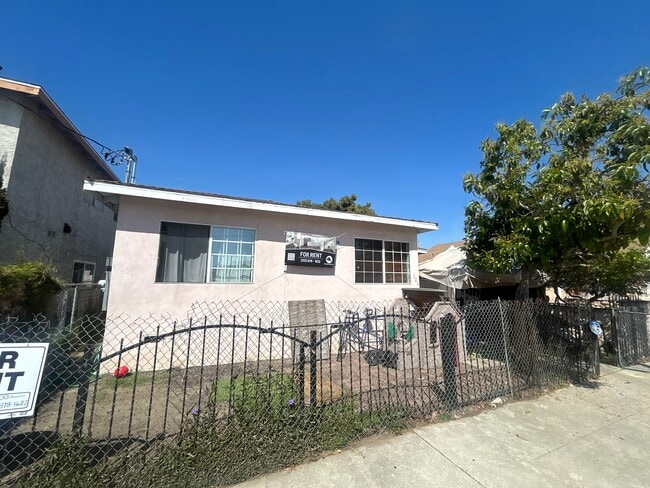Photo - 327 W D St Unidad 327.5