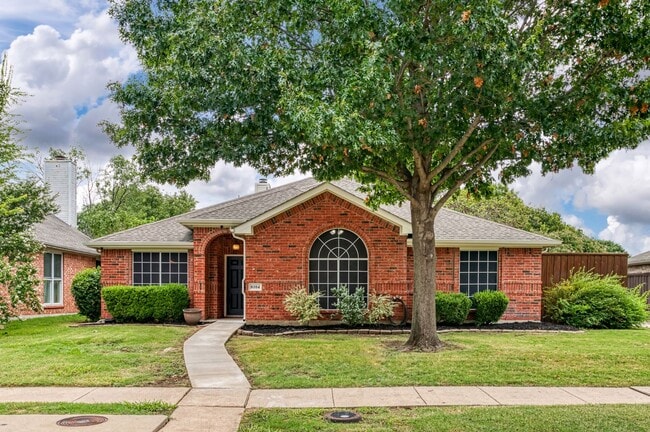 Building Photo - *Ready for new Family* Rental