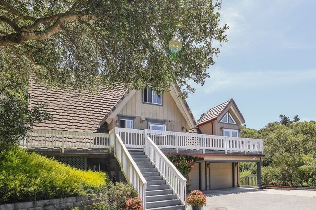 Building Photo - Luxury furnished retreat in Carmel Valley