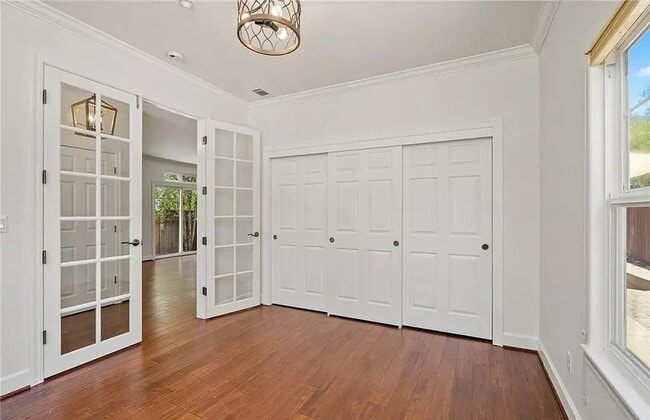 Photo - 720 Islay St