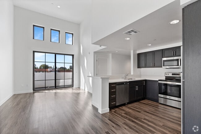 3BR, 3BA - 1,258SF