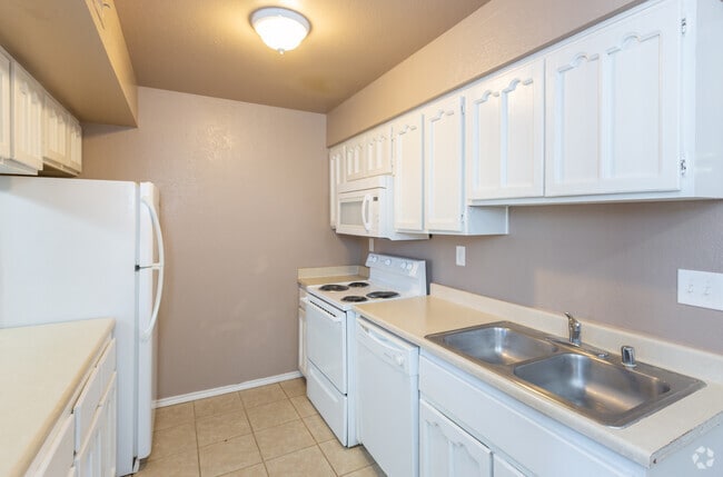 2BR, 1.5BA - 1,100 SF