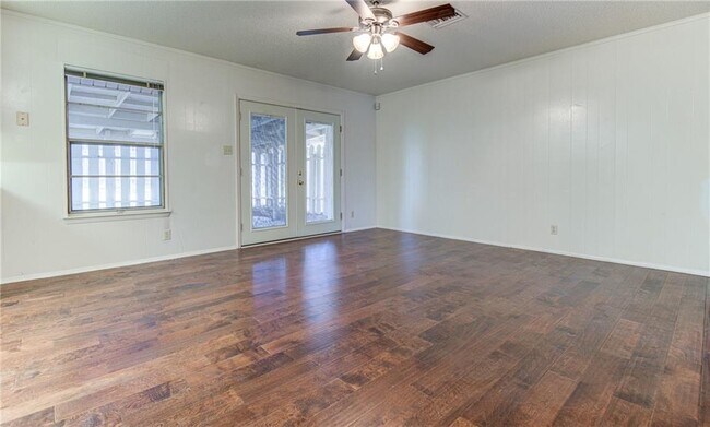 Photo - 8424 Jamestown Dr