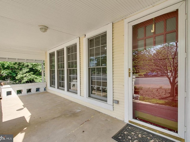 Photo - 1542 Chain Bridge Rd