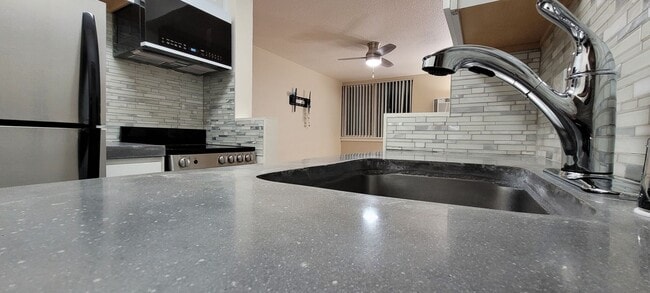 Photo - Oakridge on the Green