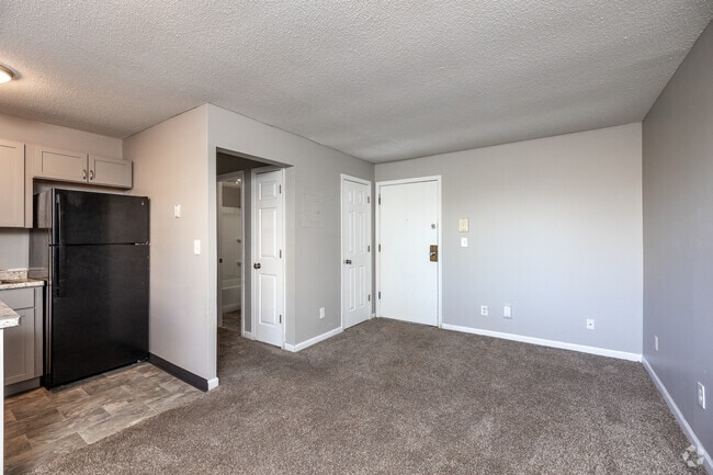 1BR, 1BA - 500 SF - Living Room