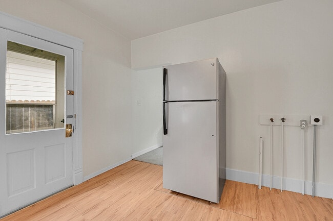 Photo - 2229 Miner St