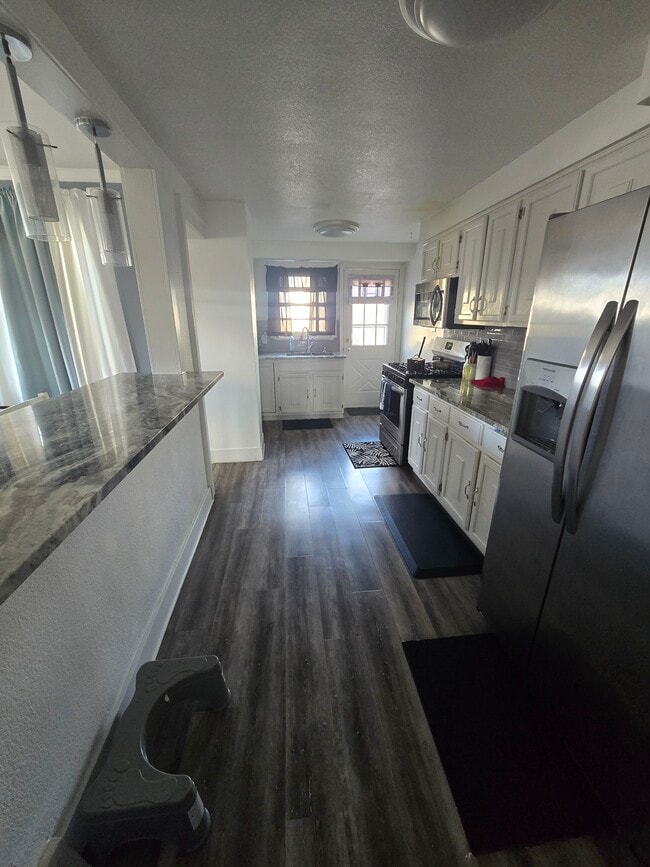 Photo - 351 W 12th Ave