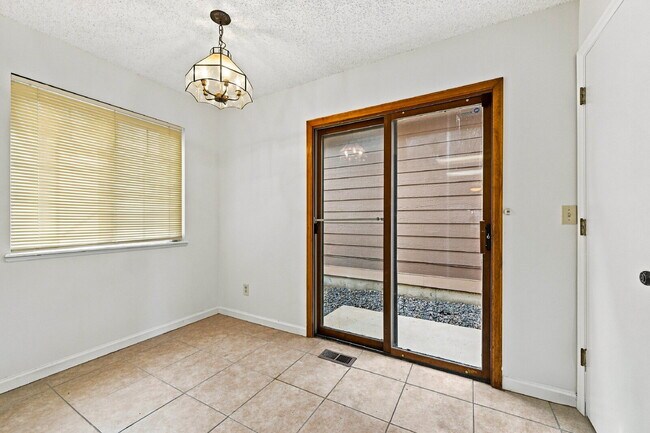 Photo - $2,295.95 - 2 Bed, 2.5 Bath Garden Unit in Aurora with Central AC and In Unit Laundry!