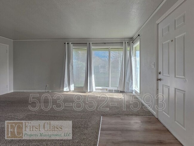 Photo - 5325 SE Reedway St