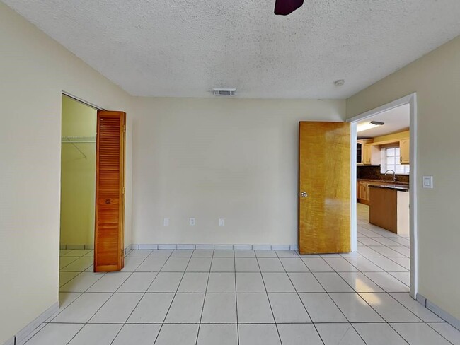 Photo - 2522 W 72nd St