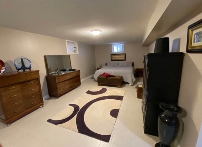 Photo - 7150 Burbank Cres Unité Spacious basement apartme