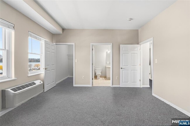 Photo - 905 River Rd