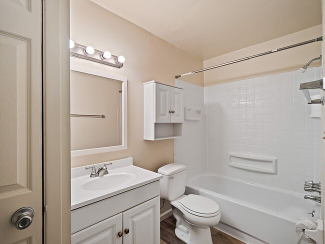Photo - Cross Creek Apartments
