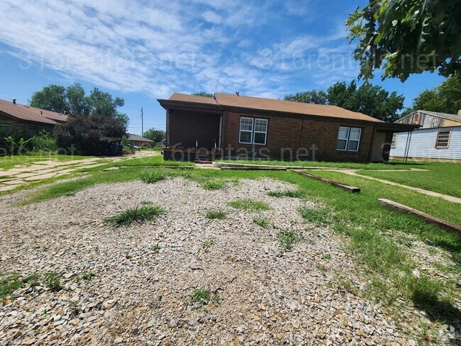 Building Photo - $1250 - 4 bedroom / 2 bathroom - Single Fa... Rental