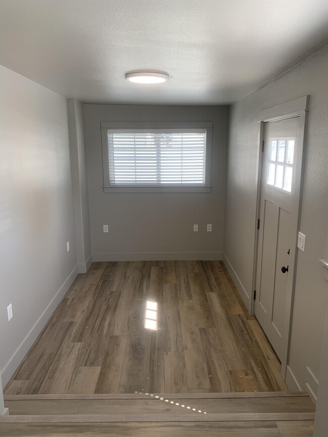 Photo - 639 NW Elm Ave