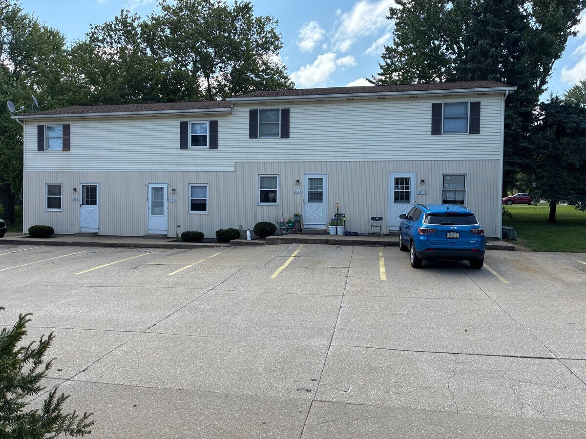 Photo - 2909-2915 Hemlock Dr Unit 2911