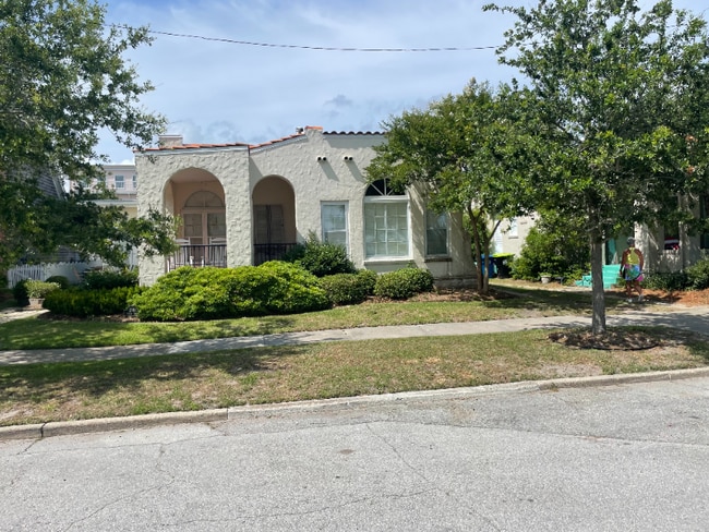 Building Photo - 2010 Shepard St